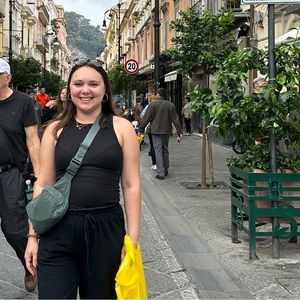 Meet your Posher, Mia